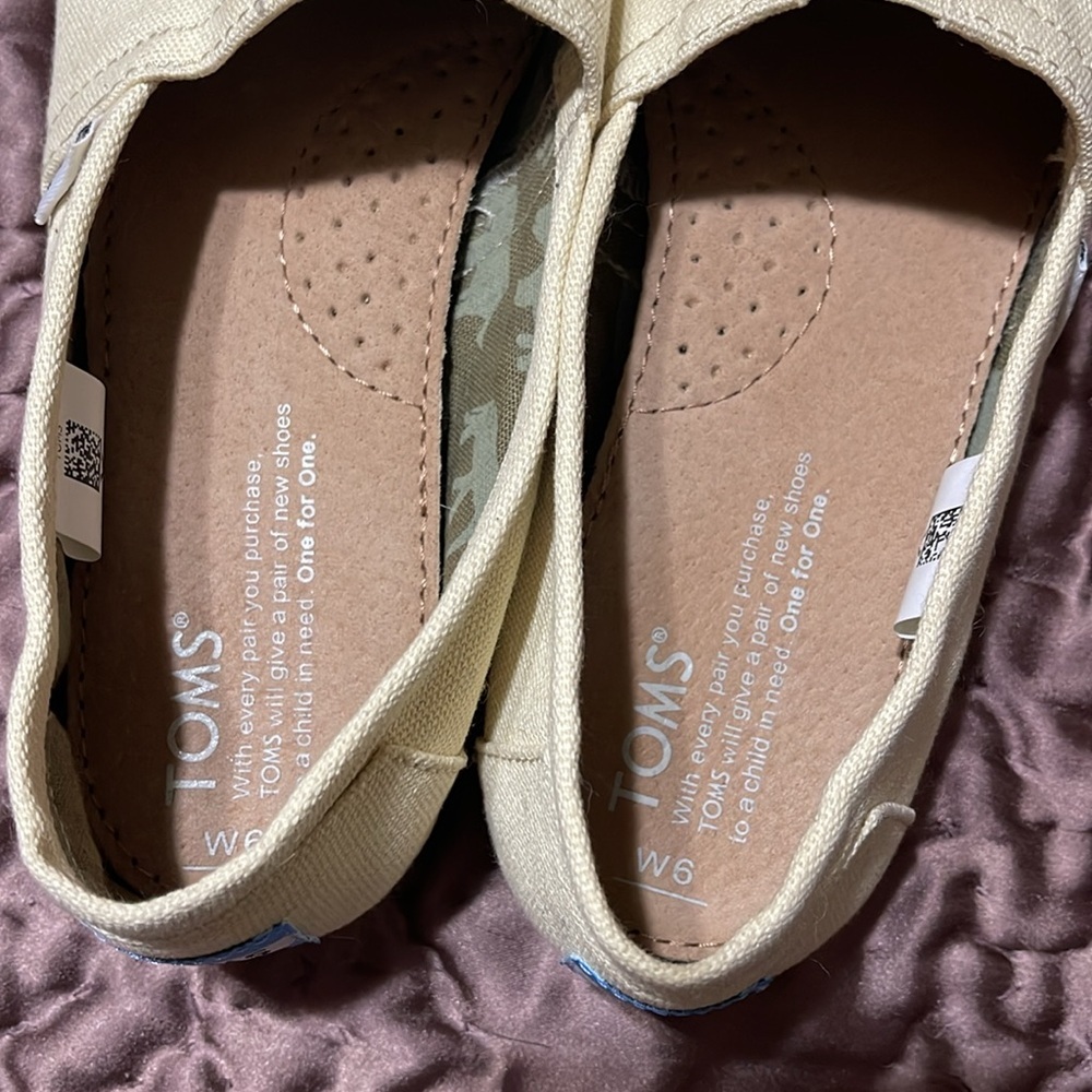 Toms Pastel Yellow - Picture 4 of 8